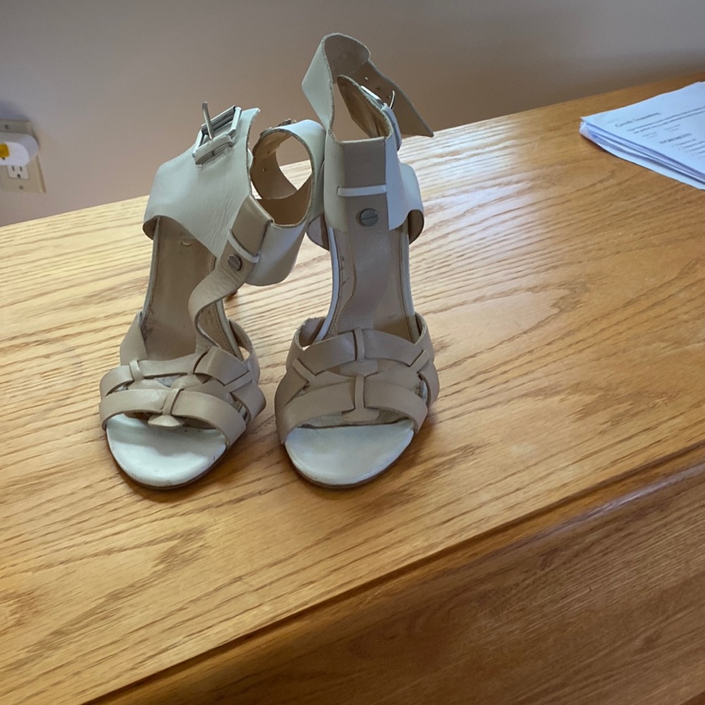 Guess sandals
